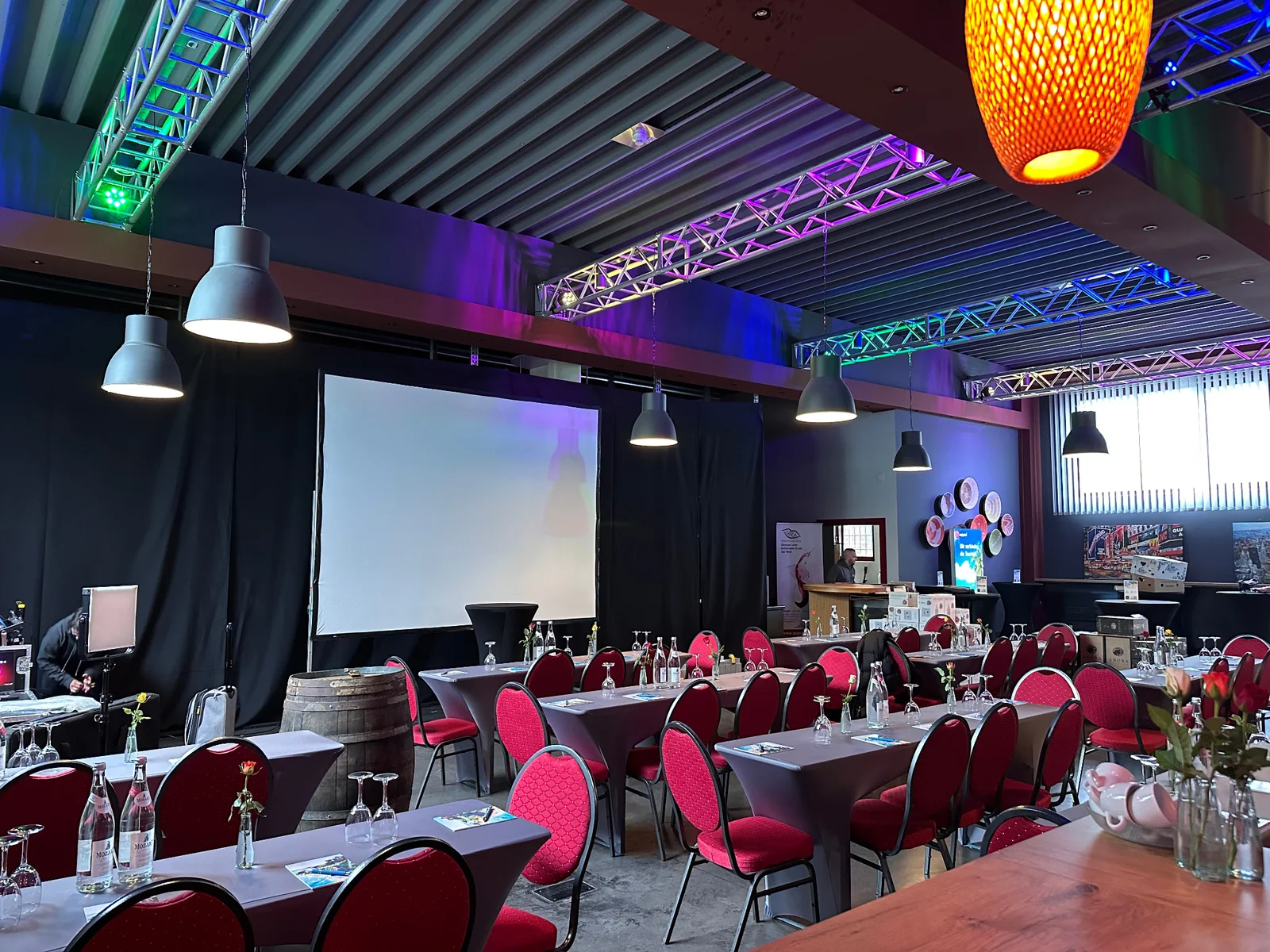 Seminaraufbau in der ISANGA Lounge