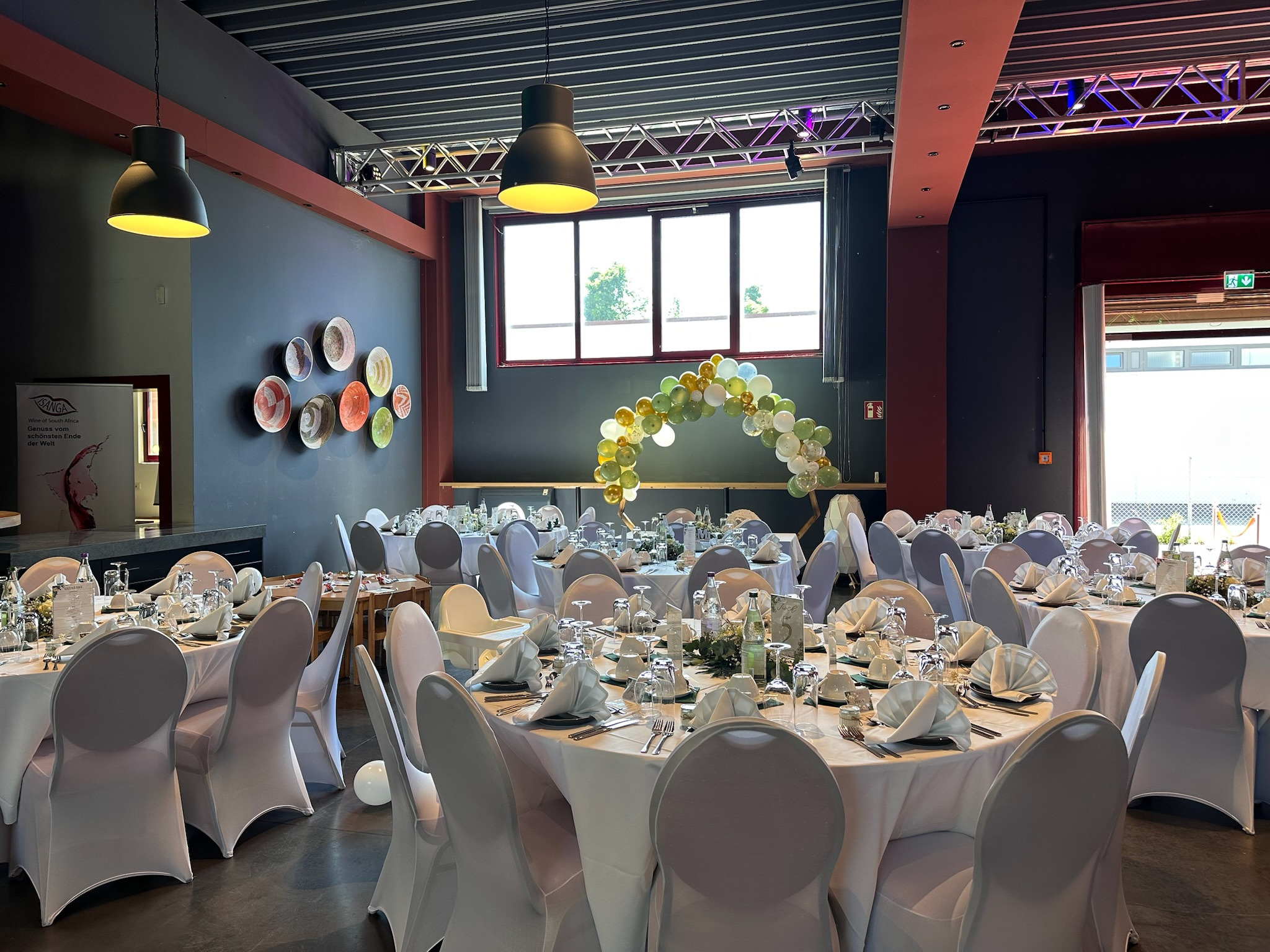Festlich gedeckte Tafel in der ISANGA Lounge