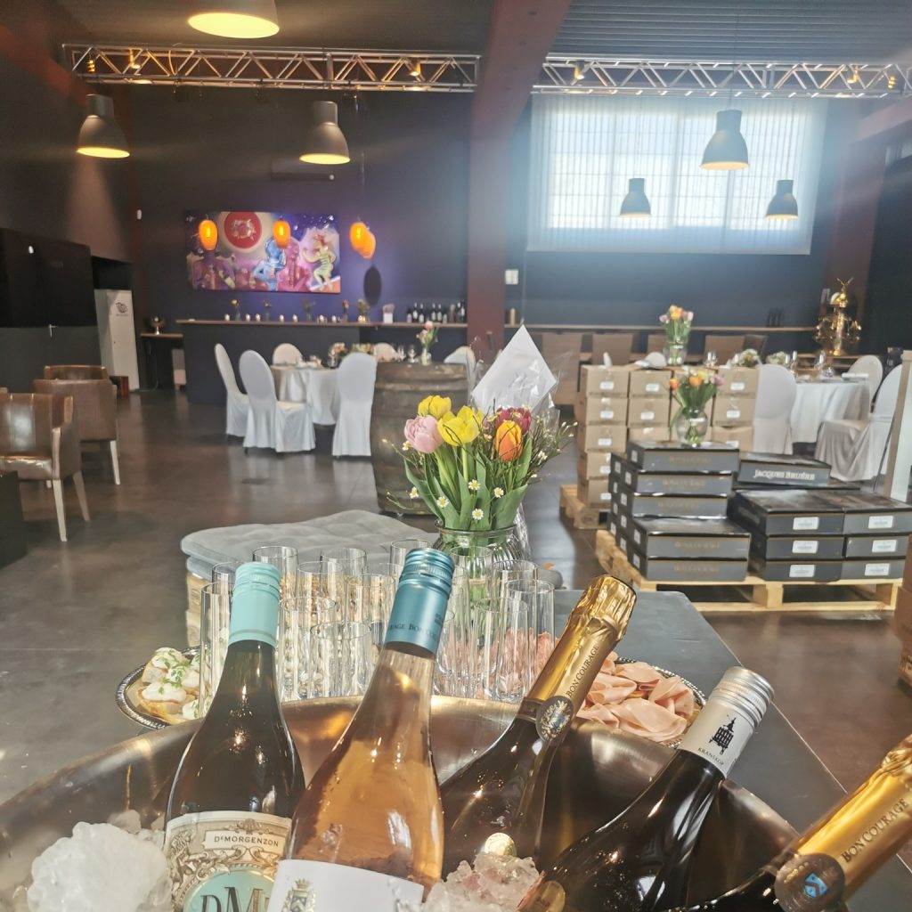 Stilvoller Empfang mit hochwertigen Weinen