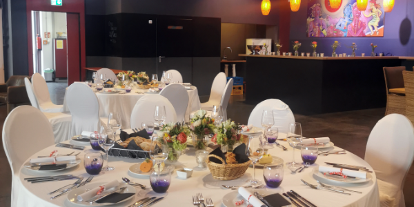 Stilvoll gedeckter Tisch in eleganter Eventlocation Augsburg