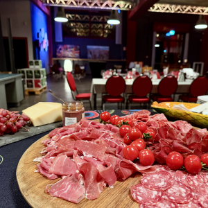 Antipastiplatte bei Firmenveranstaltung in der Isanga Lounge Augsburg