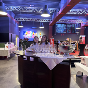Charmanter Emfpang für Firmenfeier in der Isanga Lounge Augsburg